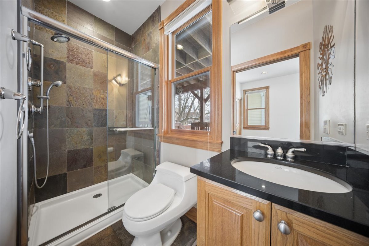 215 E Pine Avenue, Roselle, IL 60172