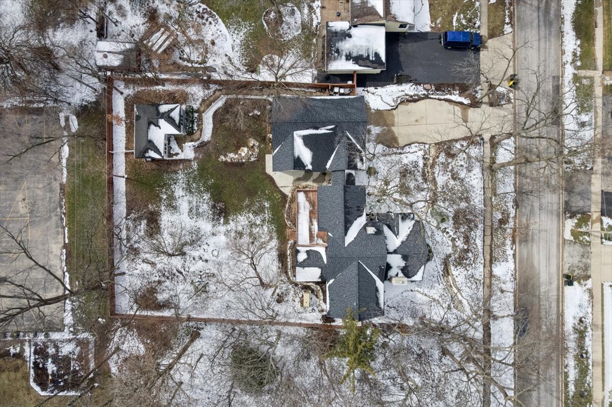 215 E Pine Avenue, Roselle, IL 60172