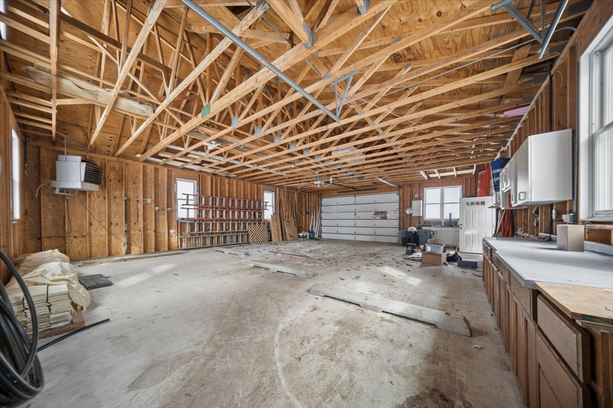 215 E Pine Avenue, Roselle, IL 60172