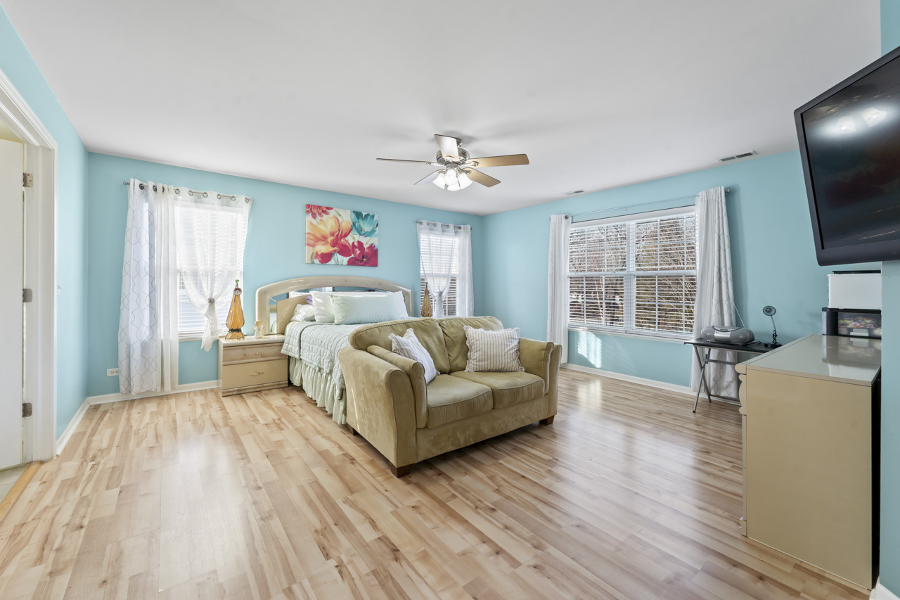 2022 Torino Drive, Elgin, IL 60123