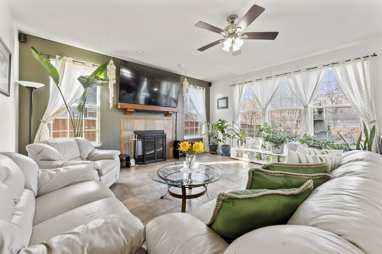 2022 Torino Drive, Elgin, IL 60123