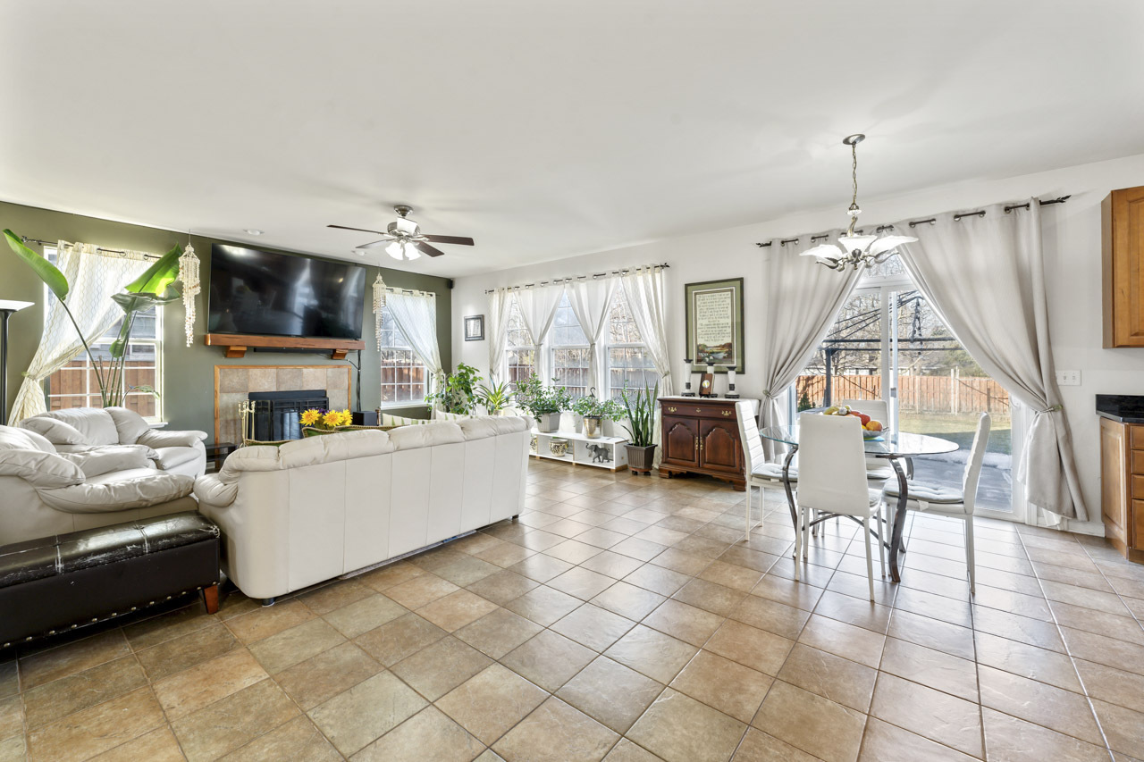 2022 Torino Drive, Elgin, IL 60123