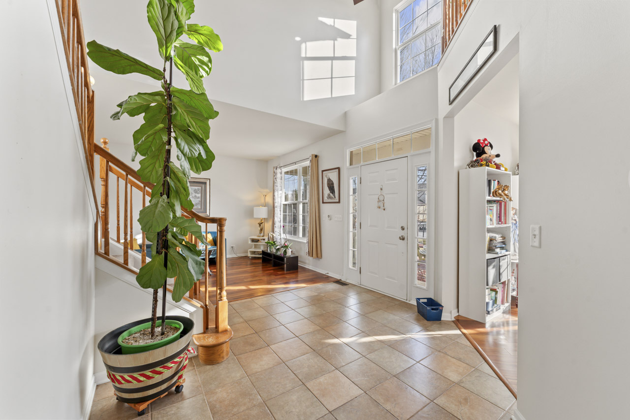 2022 Torino Drive, Elgin, IL 60123