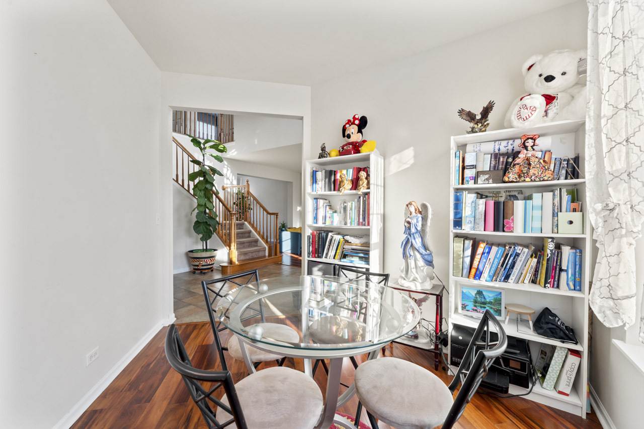 2022 Torino Drive, Elgin, IL 60123