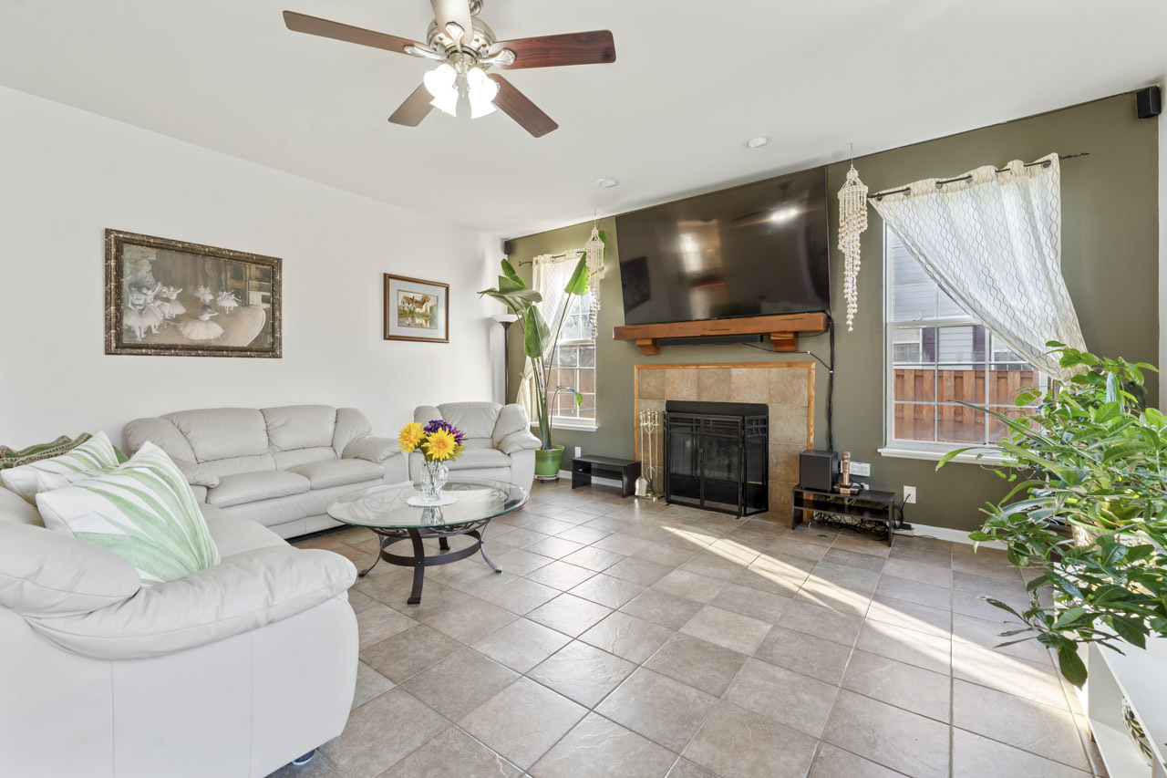 2022 Torino Drive, Elgin, IL 60123