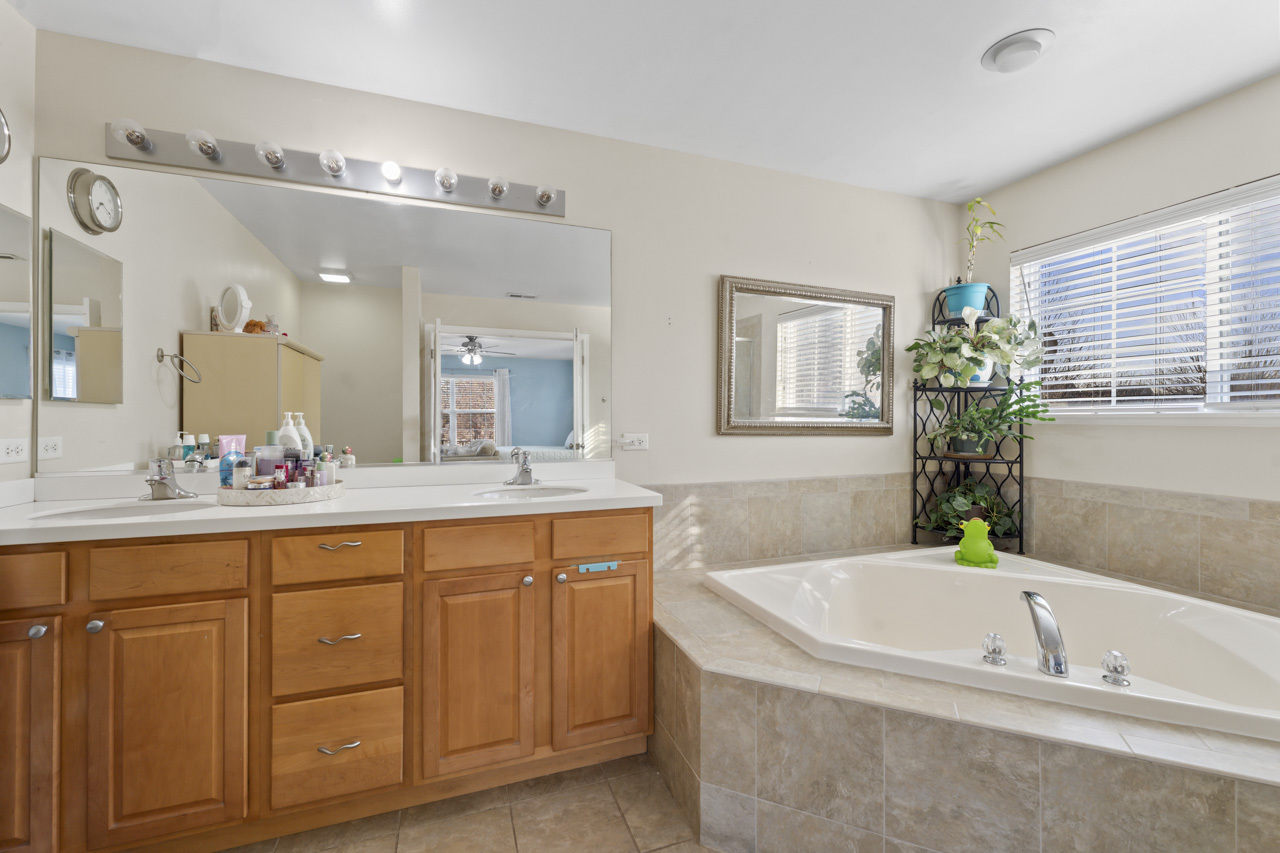 2022 Torino Drive, Elgin, IL 60123