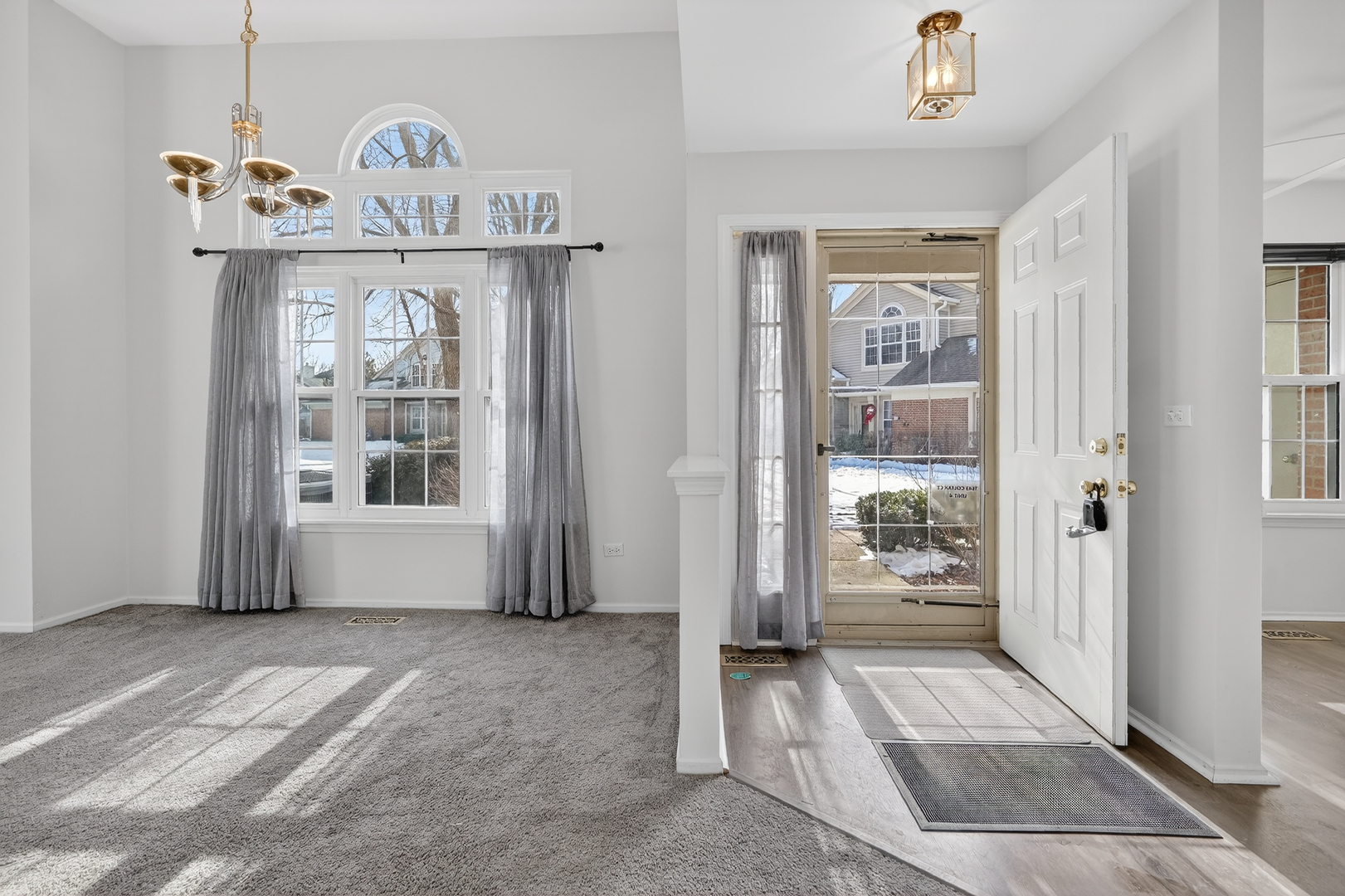 1643 COLFAX Court #4, Bartlett, IL 60103