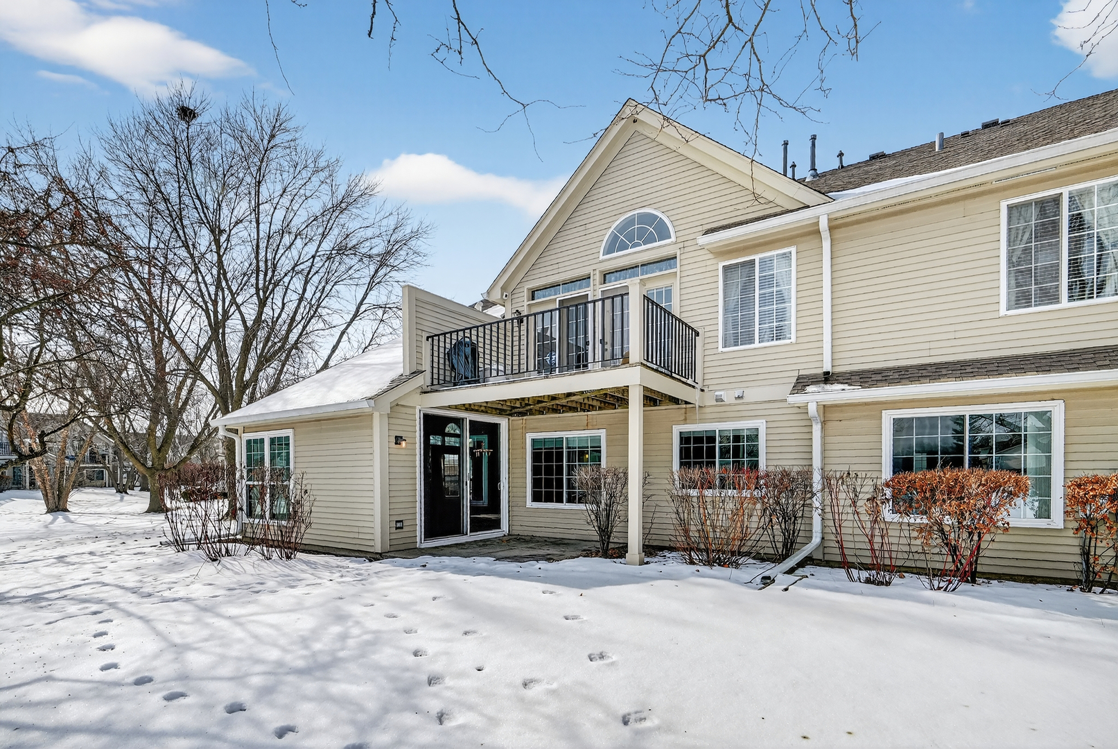 1643 COLFAX Court #4, Bartlett, IL 60103