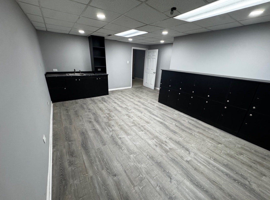 6166 S Sayre Avenue, Chicago, IL 60638