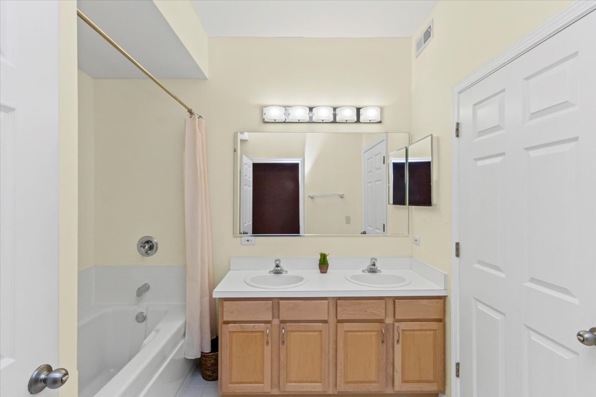 3135 Town Square Drive #401, Rolling Meadows, IL 60008