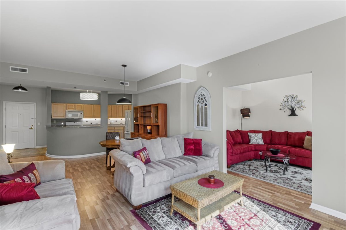 3135 Town Square Drive #401, Rolling Meadows, IL 60008