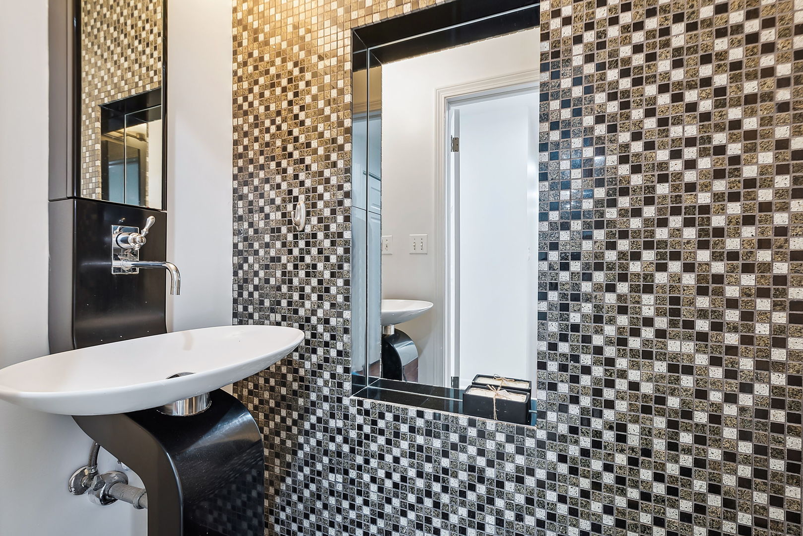 1 Camberley Court, Hinsdale, IL 60521