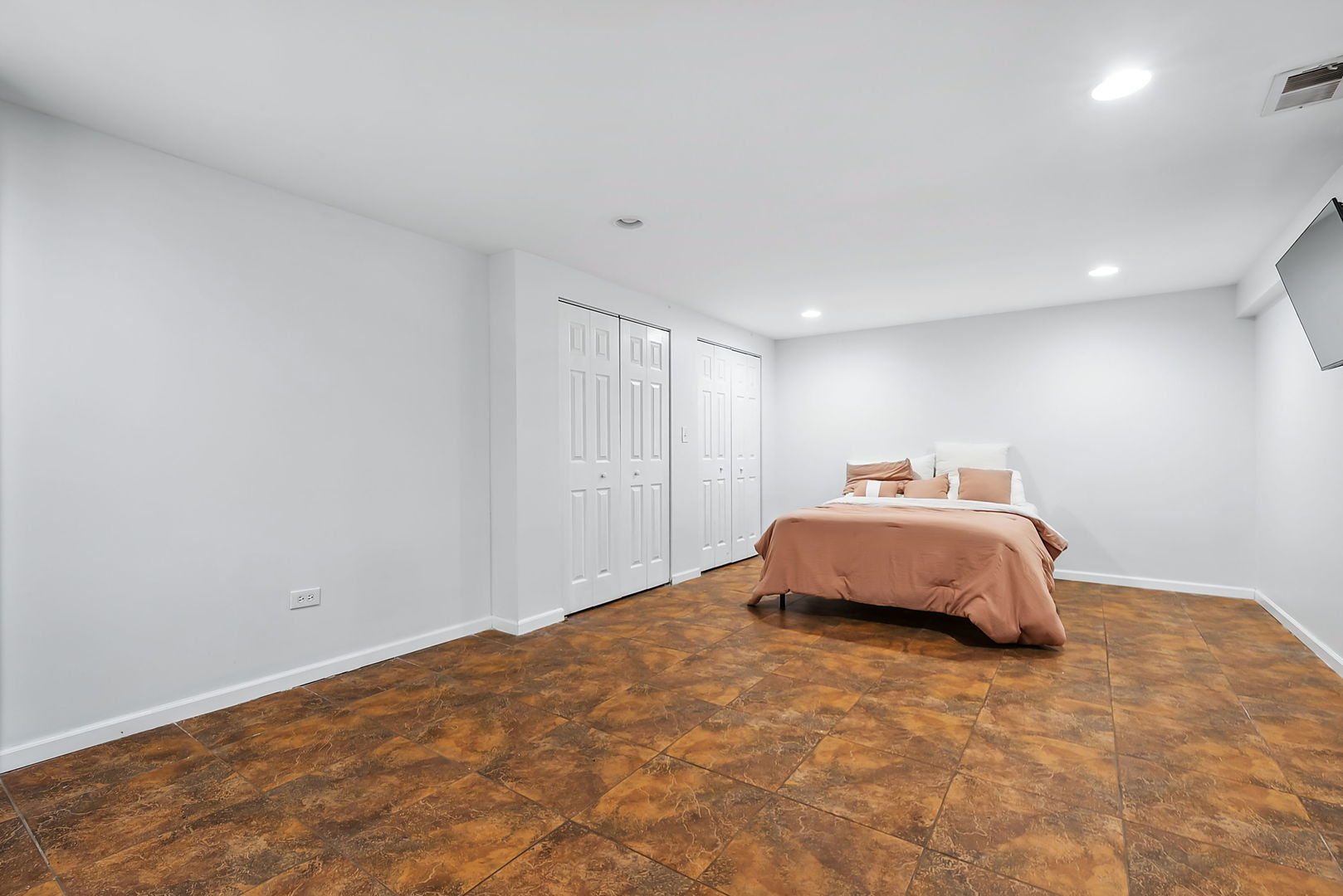 1 Camberley Court, Hinsdale, IL 60521