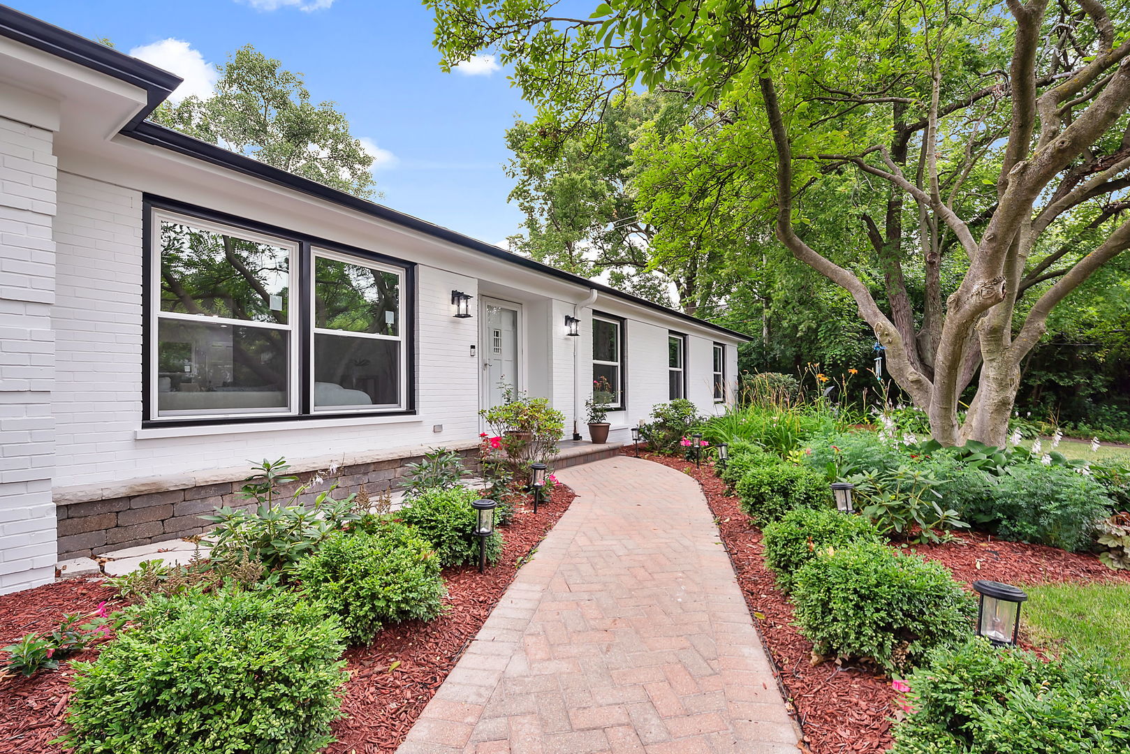 1 Camberley Court, Hinsdale, IL 60521