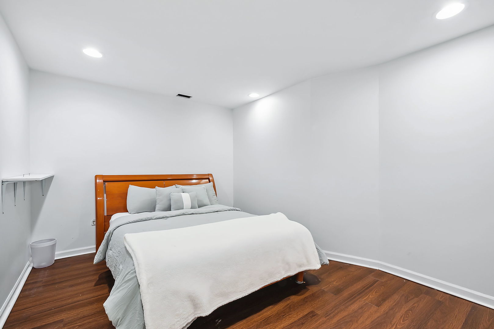 1 Camberley Court, Hinsdale, IL 60521