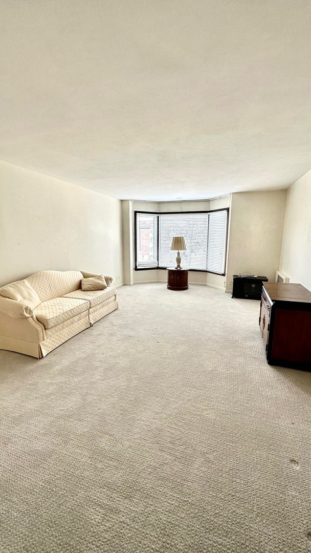 2500 Windsor Mall #2D, Park Ridge, IL 60068