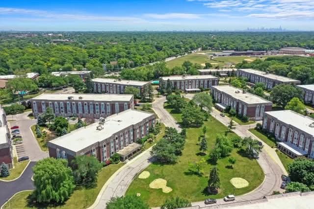 2500 Windsor Mall #2D, Park Ridge, IL 60068