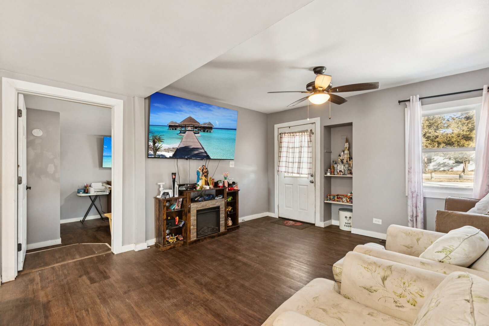 1618 Round Lake Drive, Round Lake Beach, IL 60073