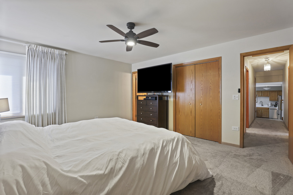 11405 Foxwoods Drive, Oak Lawn, IL 60453