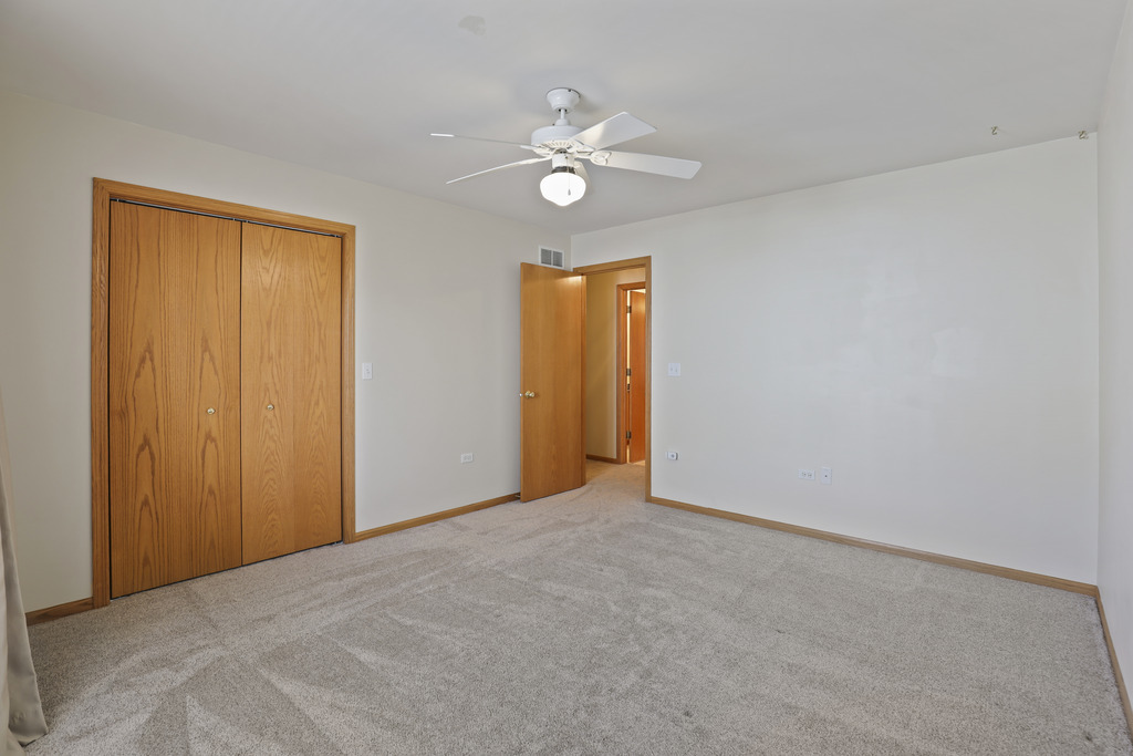 11405 Foxwoods Drive, Oak Lawn, IL 60453