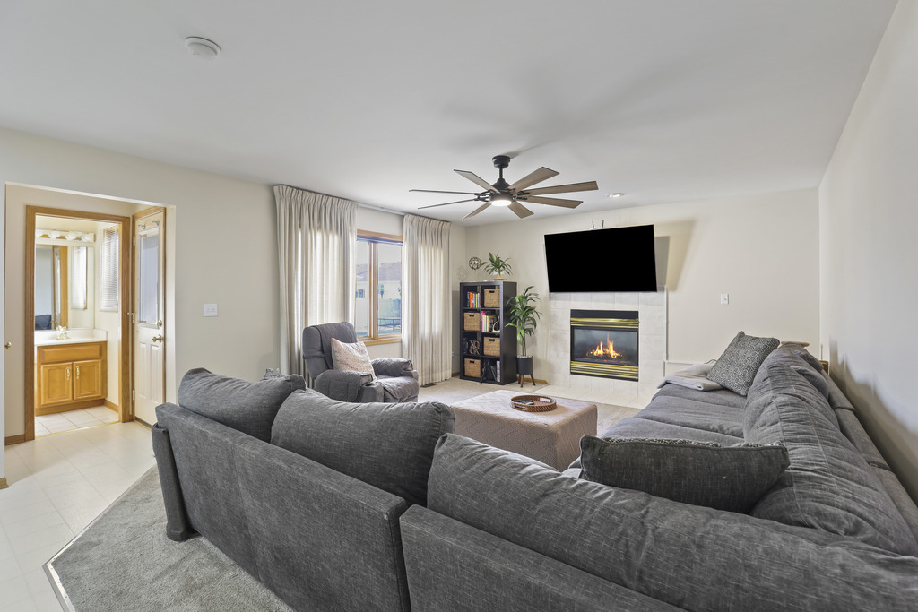 11405 Foxwoods Drive, Oak Lawn, IL 60453