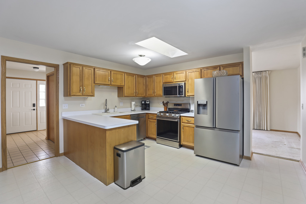 11405 Foxwoods Drive, Oak Lawn, IL 60453