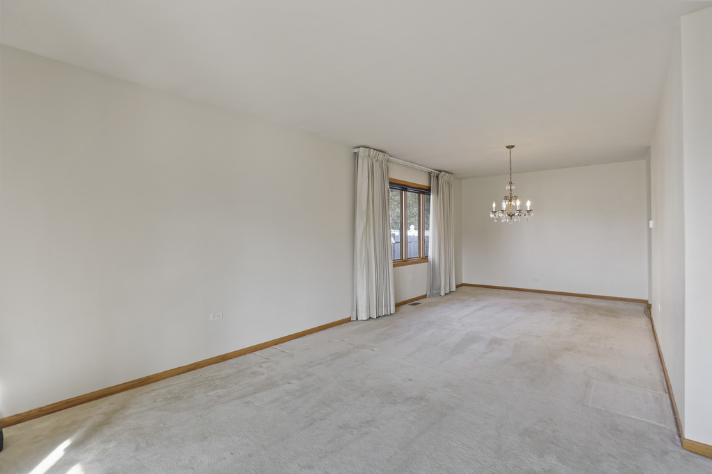 11405 Foxwoods Drive, Oak Lawn, IL 60453