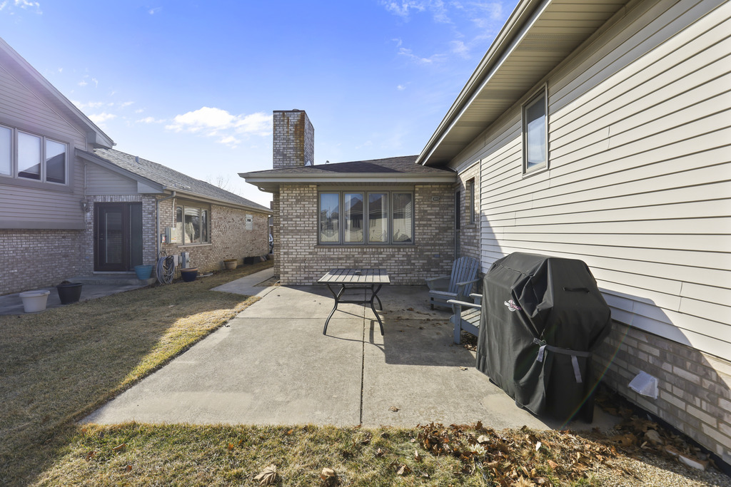 11405 Foxwoods Drive, Oak Lawn, IL 60453