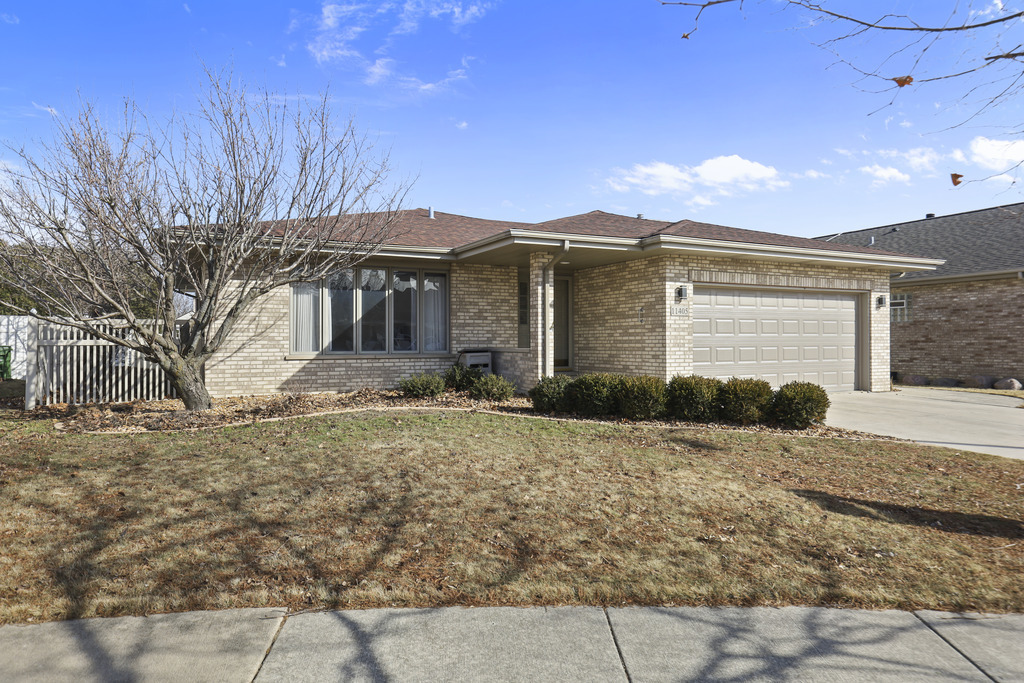 11405 Foxwoods Drive, Oak Lawn, IL 60453