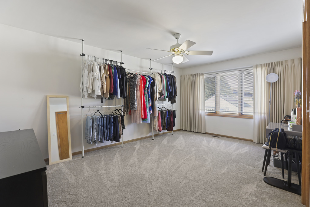 11405 Foxwoods Drive, Oak Lawn, IL 60453