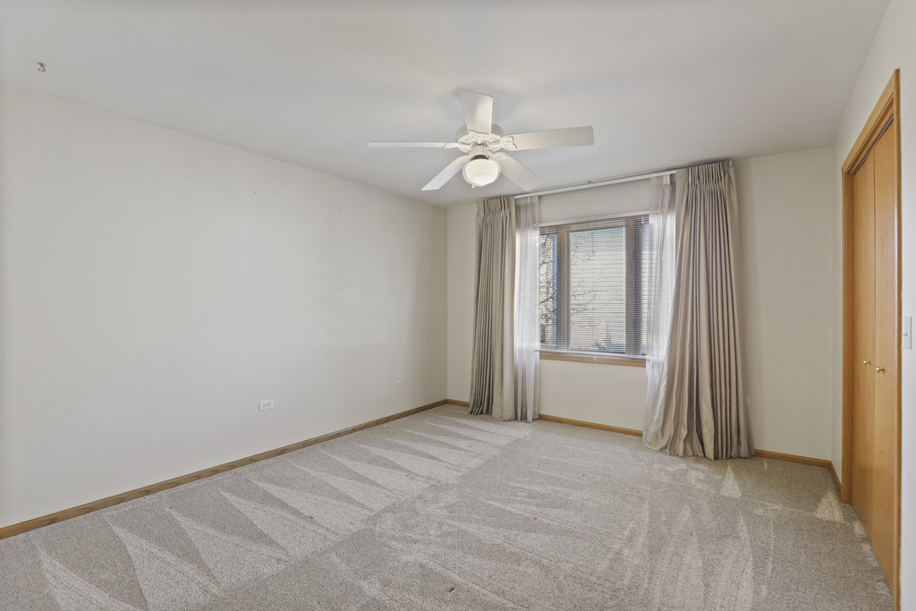 11405 Foxwoods Drive, Oak Lawn, IL 60453