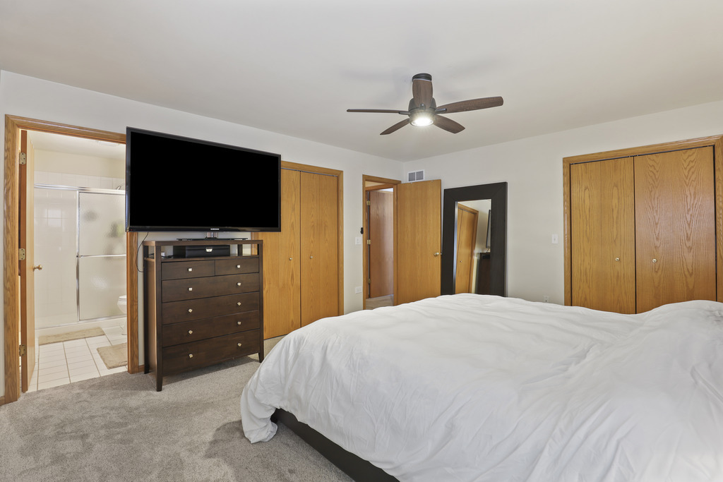 11405 Foxwoods Drive, Oak Lawn, IL 60453