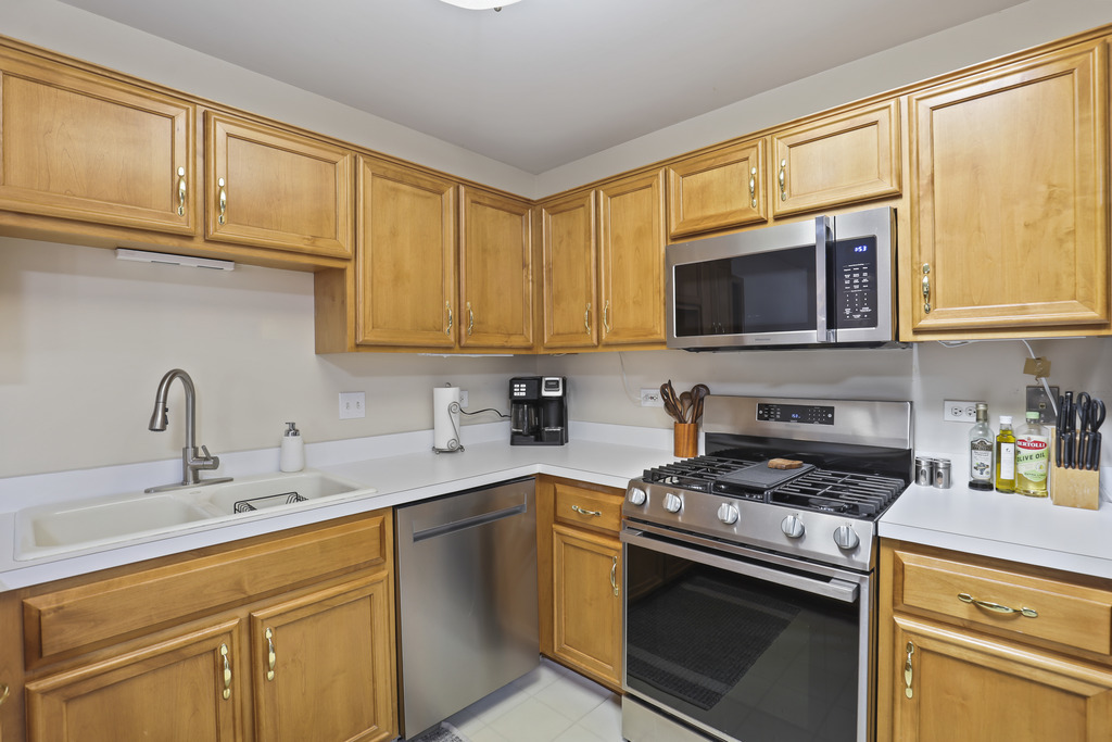 11405 Foxwoods Drive, Oak Lawn, IL 60453