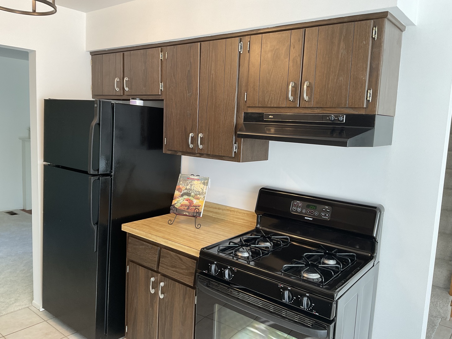 1129 Rhodes Court, Wheaton, IL 60189