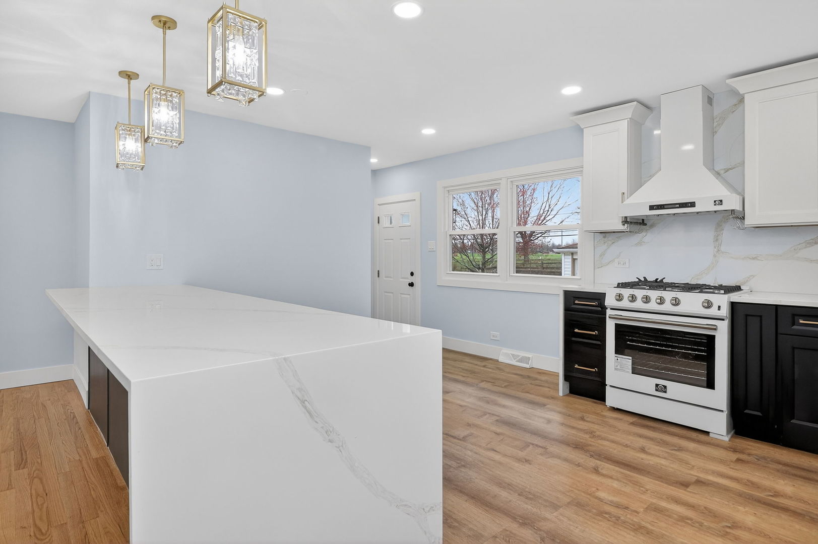 970 N Fischer Drive, Addison, IL 60101