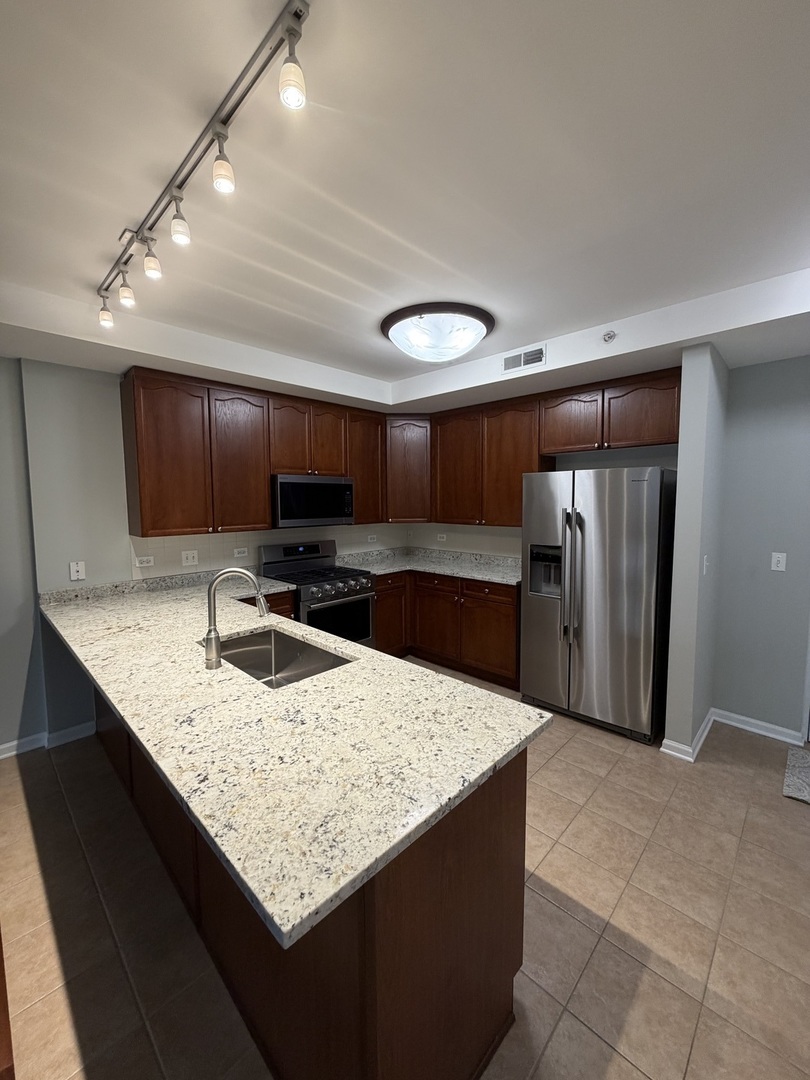 135 S York Street #228, Elmhurst, IL 60126