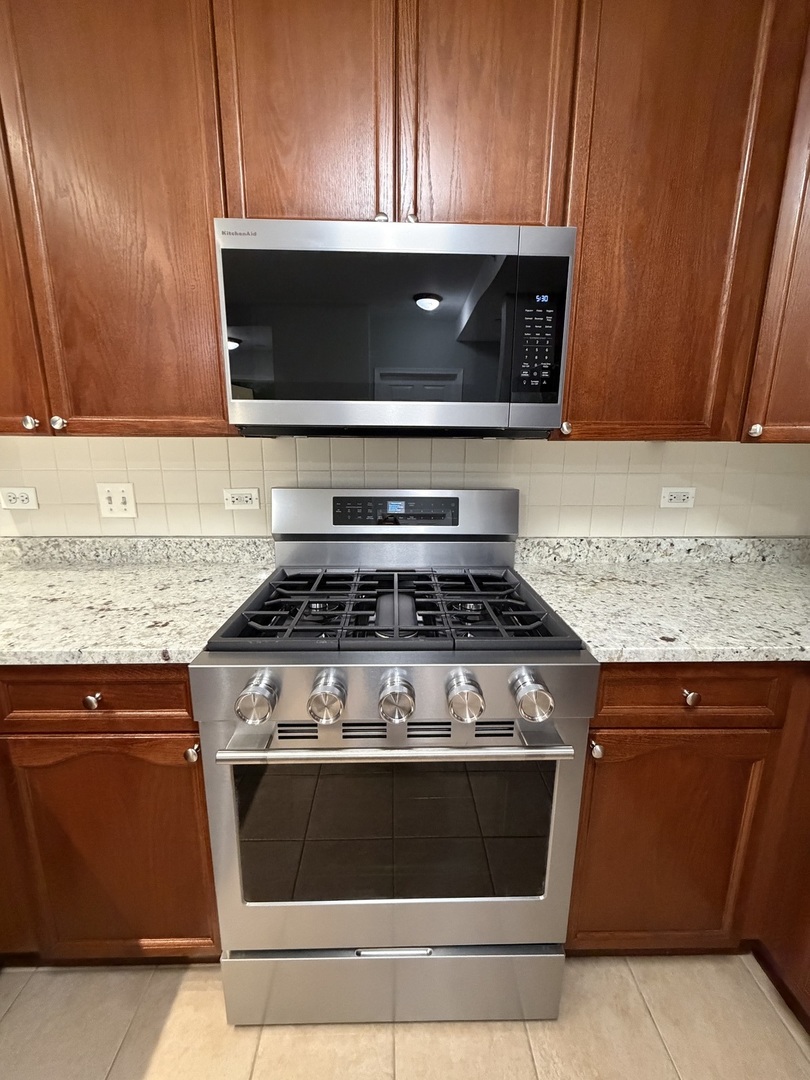 135 S York Street #228, Elmhurst, IL 60126