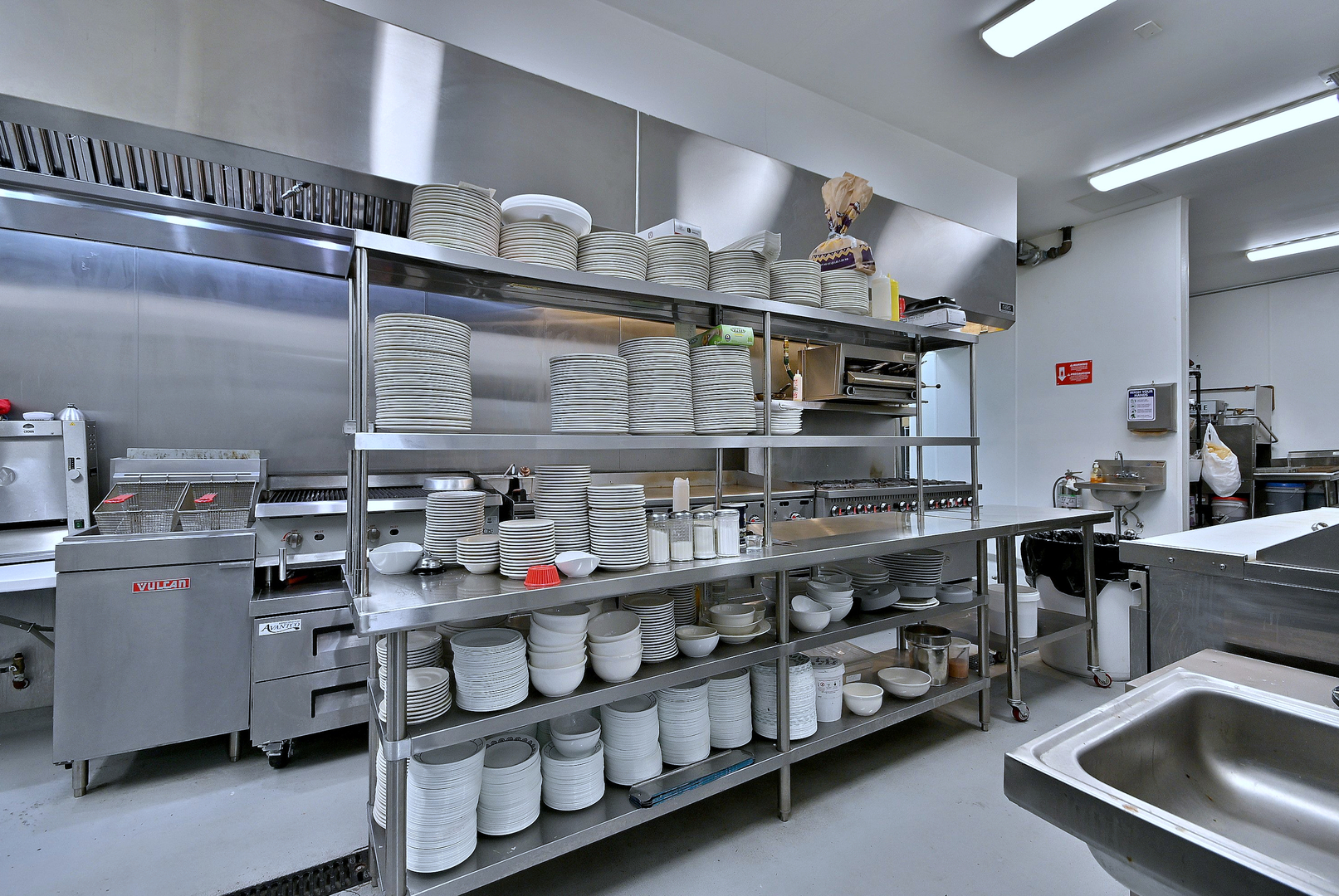 5319 W Belmont Avenue, Chicago, IL 60641