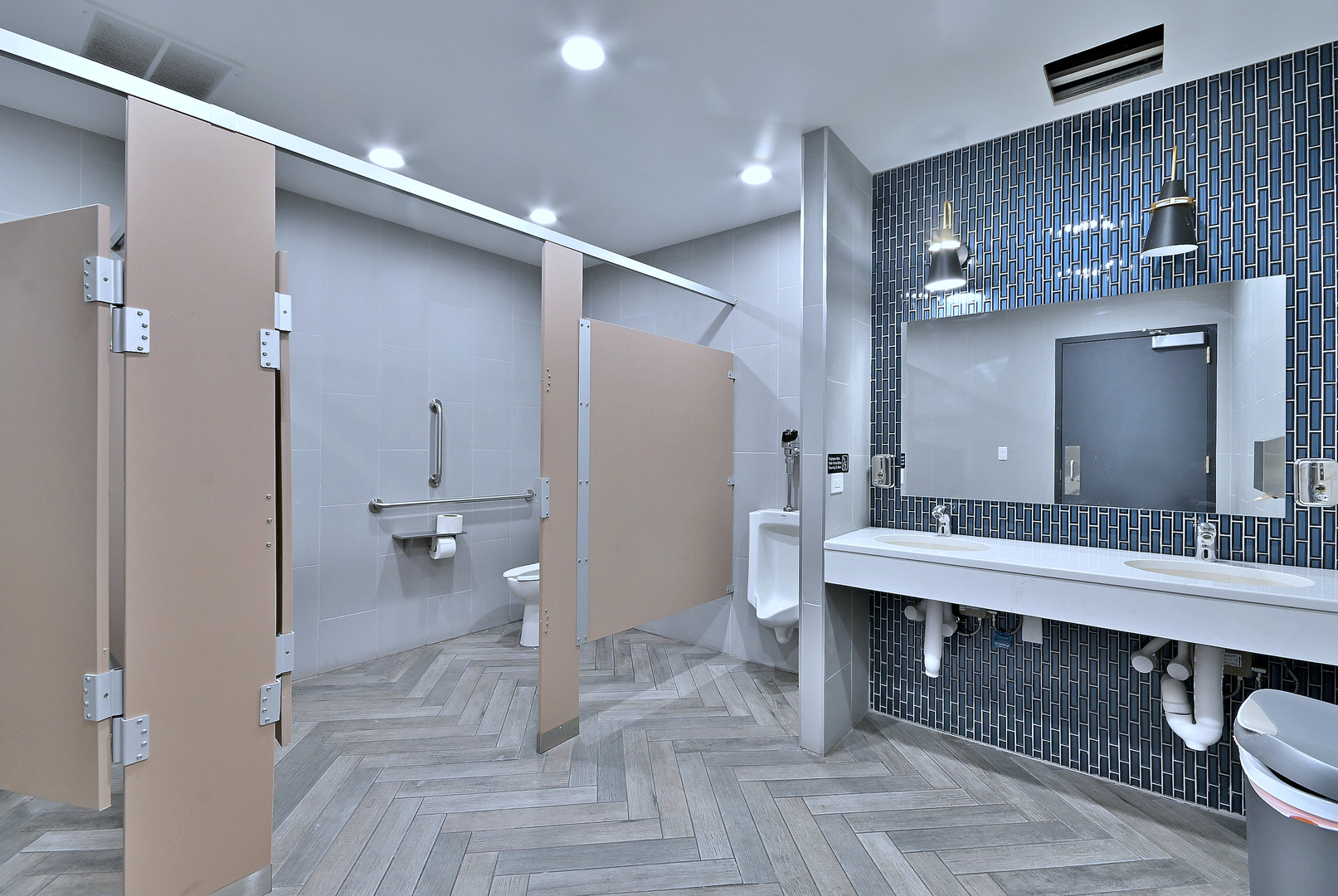 5319 W Belmont Avenue, Chicago, IL 60641