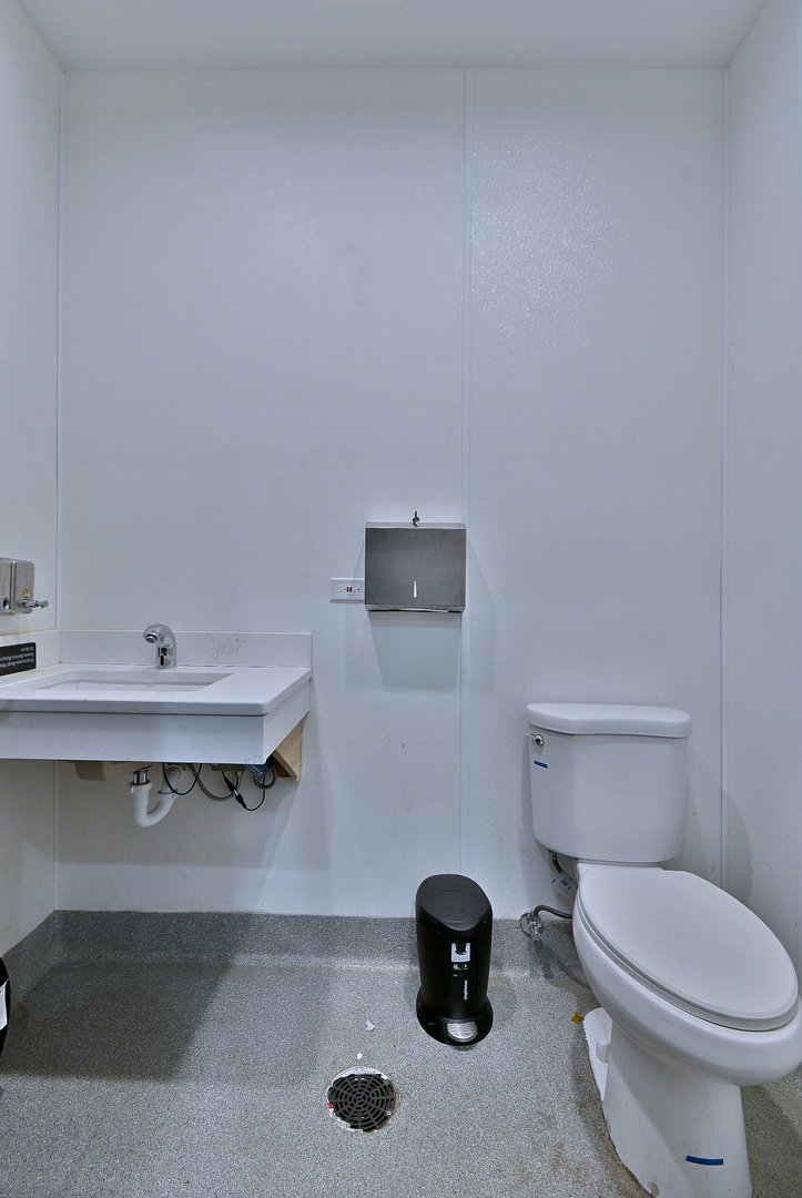 5319 W Belmont Avenue, Chicago, IL 60641