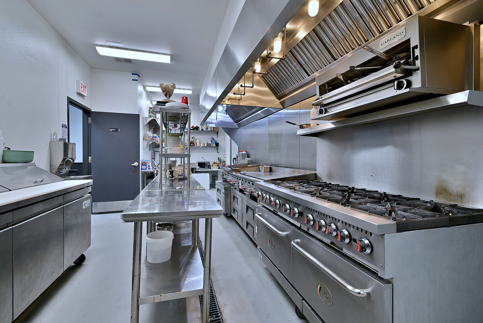 5319 W Belmont Avenue, Chicago, IL 60641