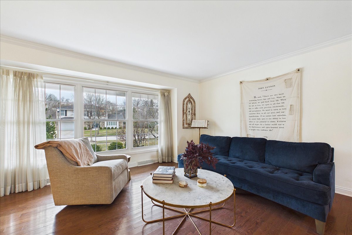 Libertyville, IL 60048