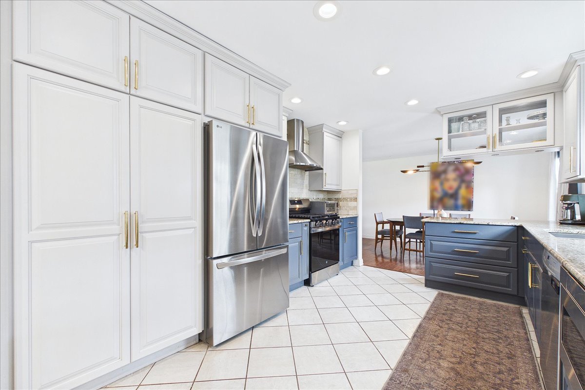 Libertyville, IL 60048