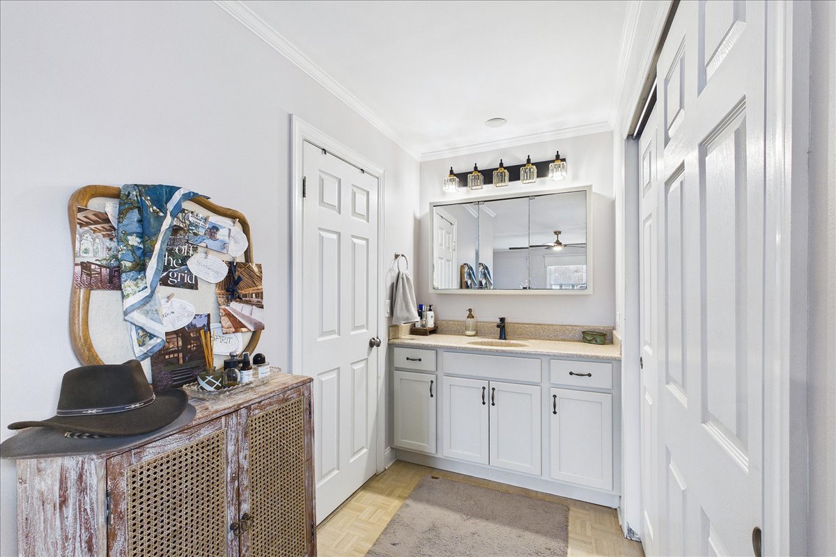 Libertyville, IL 60048