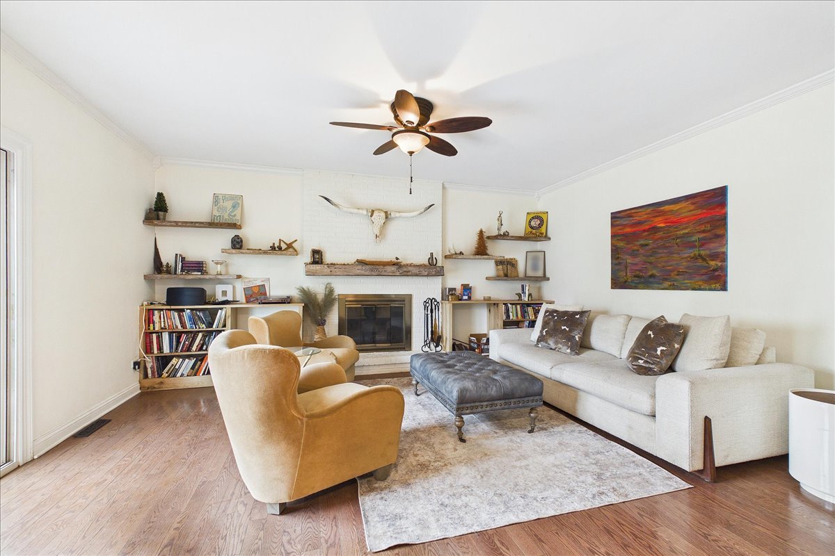 Libertyville, IL 60048