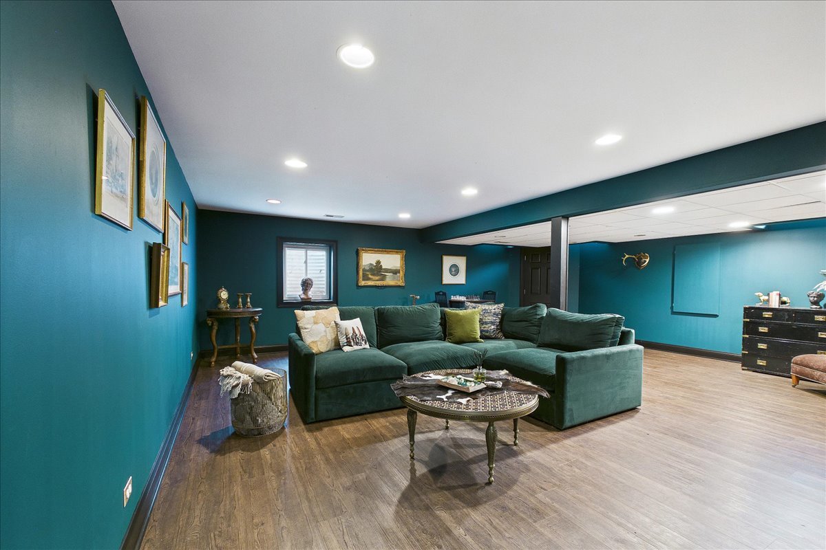 Libertyville, IL 60048