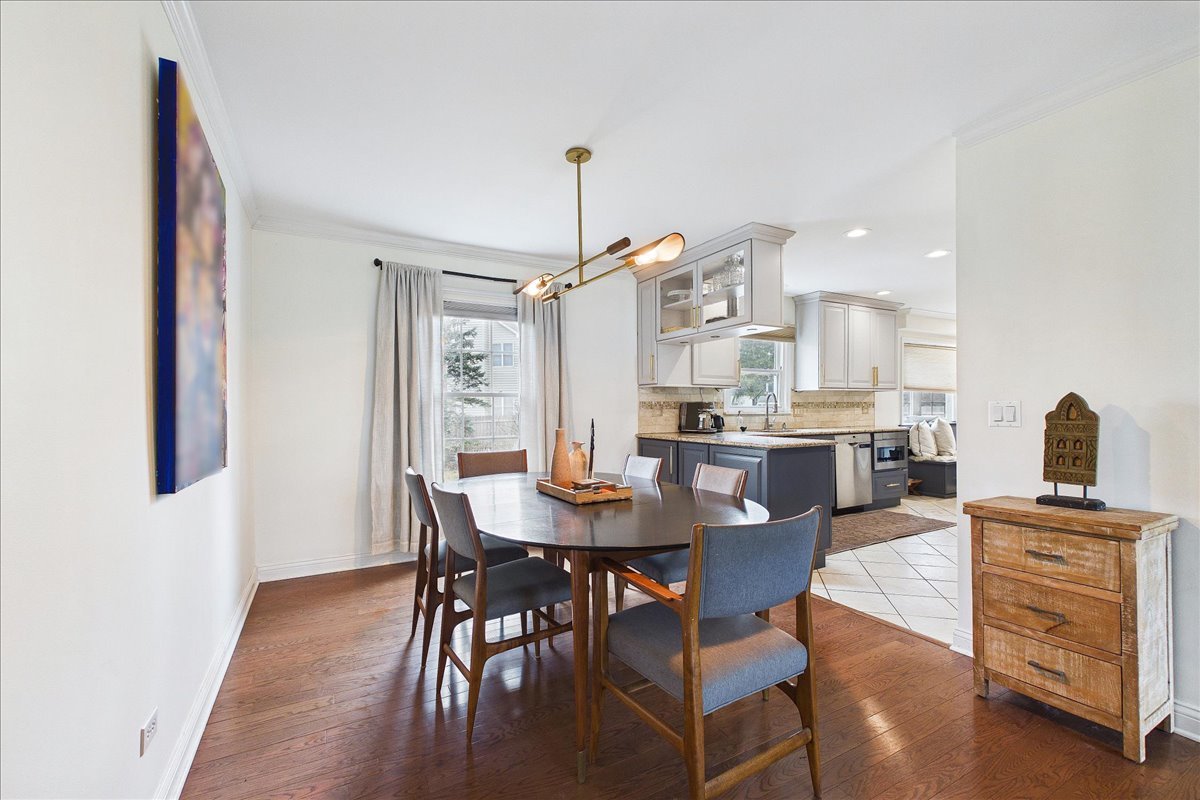 Libertyville, IL 60048