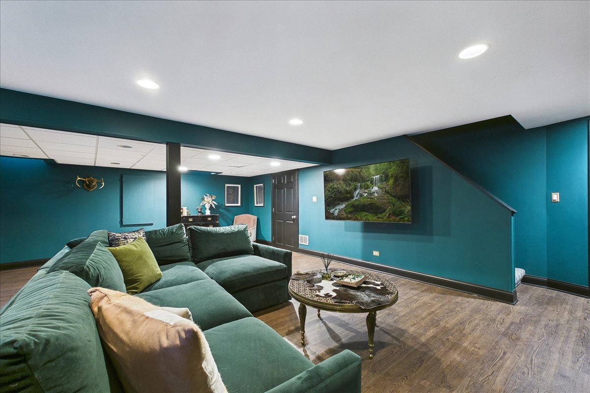 Libertyville, IL 60048