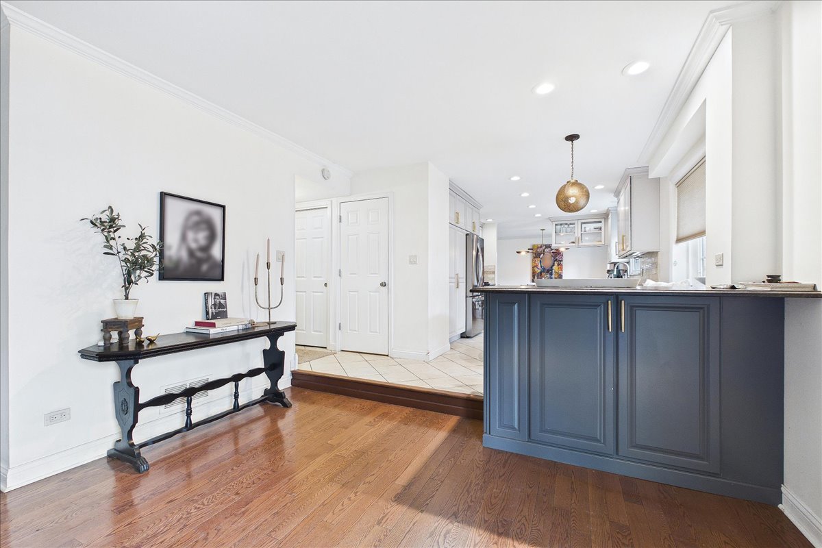 Libertyville, IL 60048