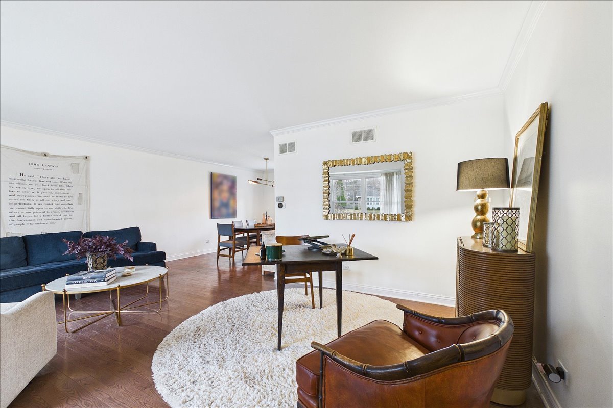 Libertyville, IL 60048